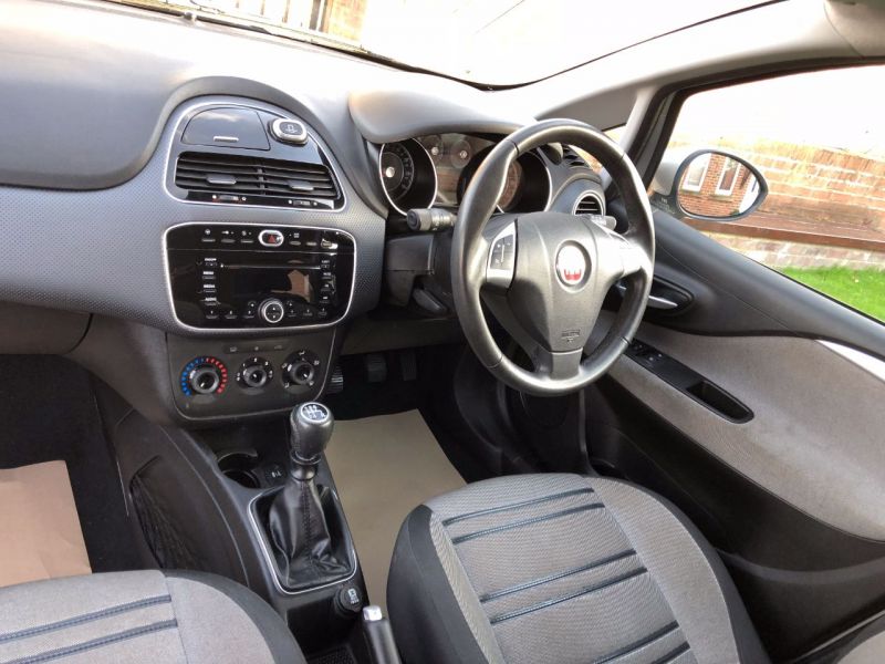 2011 Fiat Punto Evo 1.4 5dr image 8