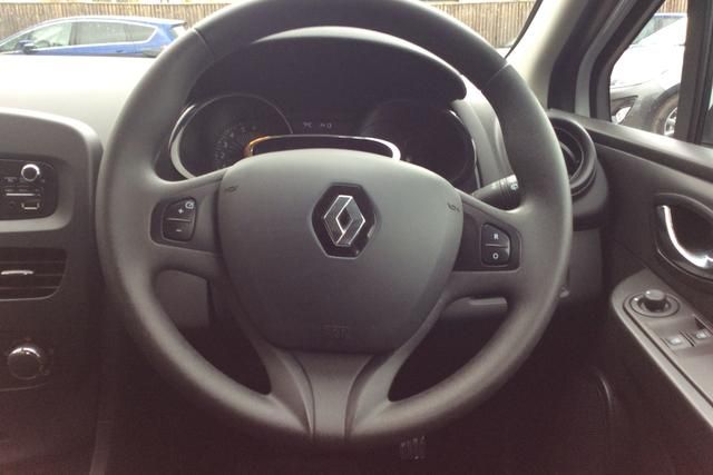 2013 Renault Clio 1.2 Expression Plus 5dr image 7