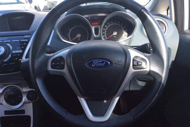 2011 Ford Fiesta 1.4 Titanium 5dr image 7