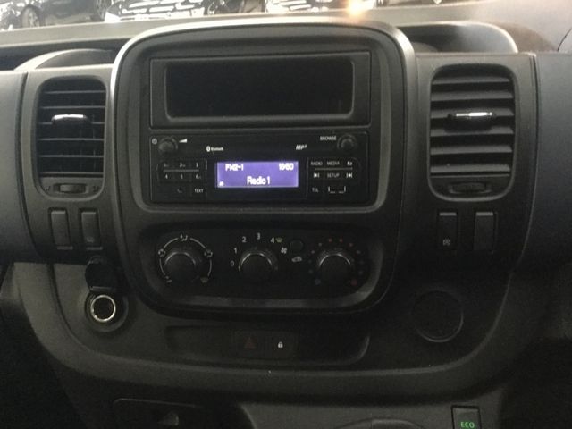 2015 Vauxhall Vivaro 2700 L1H1 CDTI image 10
