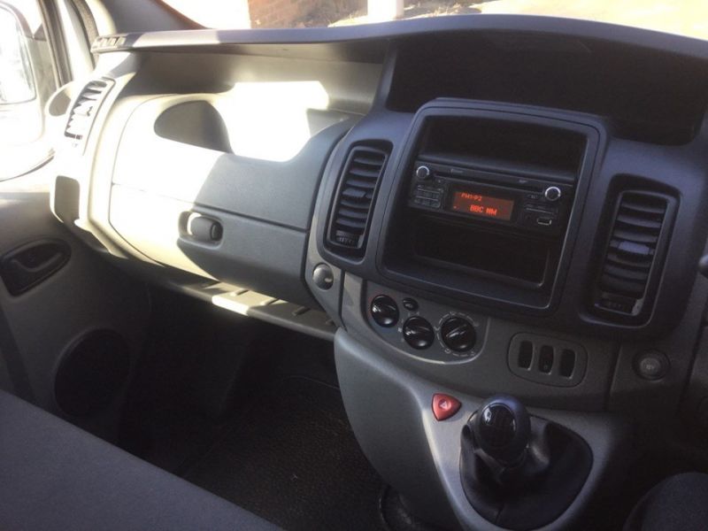 Vauxhall Vivaro 2900 CDTI image 11