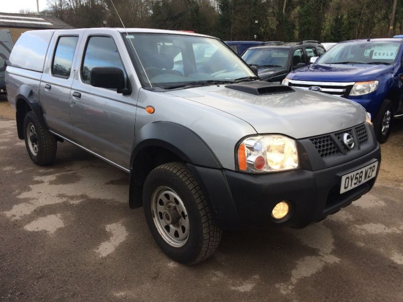 Nissan NP300 Double Cab 4X4 image 3