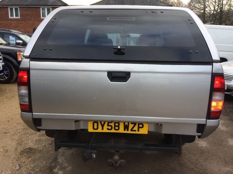 Nissan NP300 Double Cab 4X4 image 4
