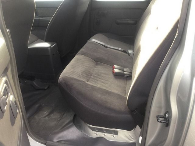 Nissan NP300 Double Cab 4X4 image 6