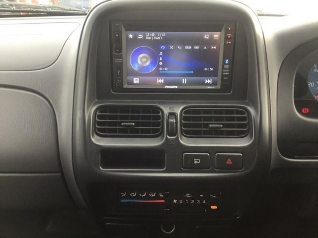 Nissan NP300 Double Cab 4X4 image 8