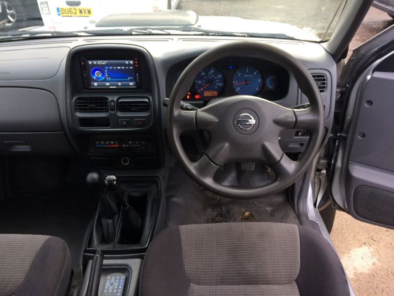 Nissan NP300 Double Cab 4X4 image 9