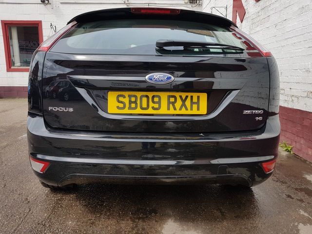 2009 Ford Focus 1.6 Zetec 5d image 5