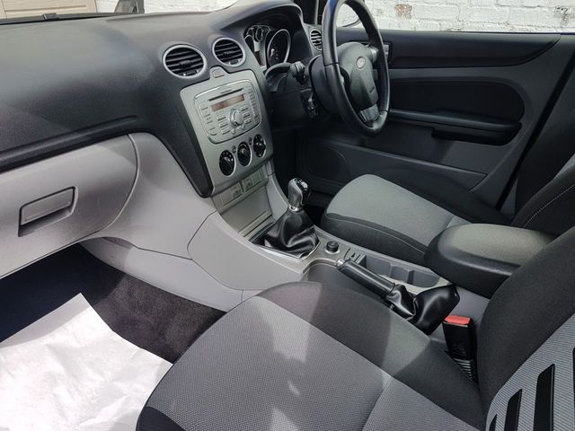 2009 Ford Focus 1.6 Zetec 5d image 6