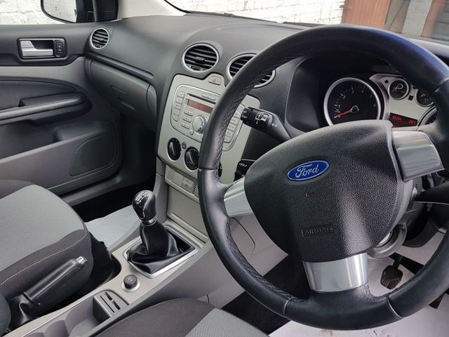 2009 Ford Focus 1.6 Zetec 5d image 7