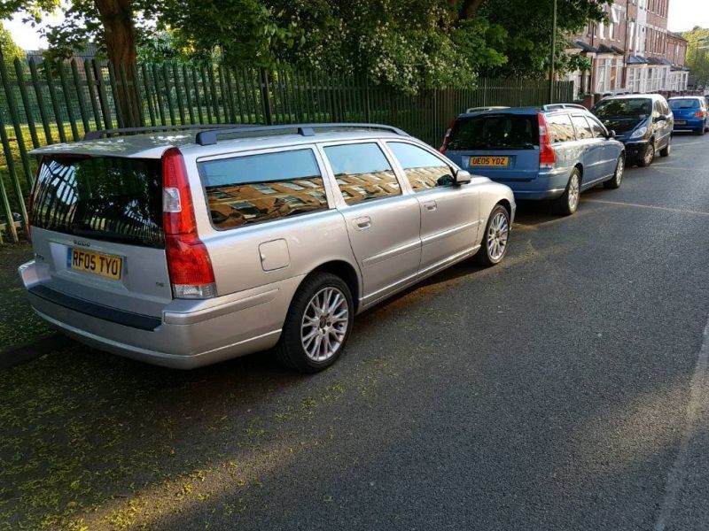 2005 Volvo V70 2.4 5dr image 2