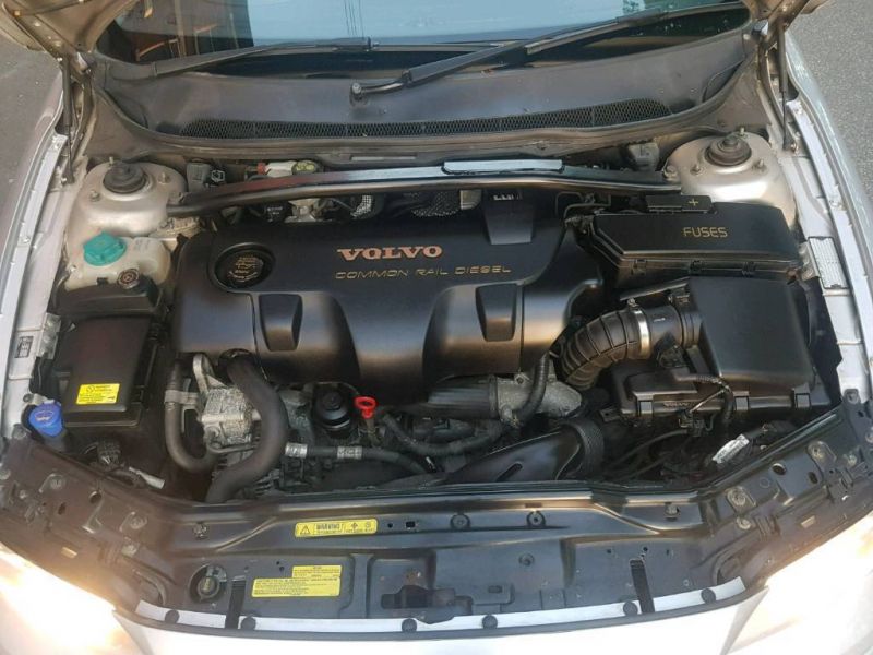 2005 Volvo V70 2.4 5dr image 4