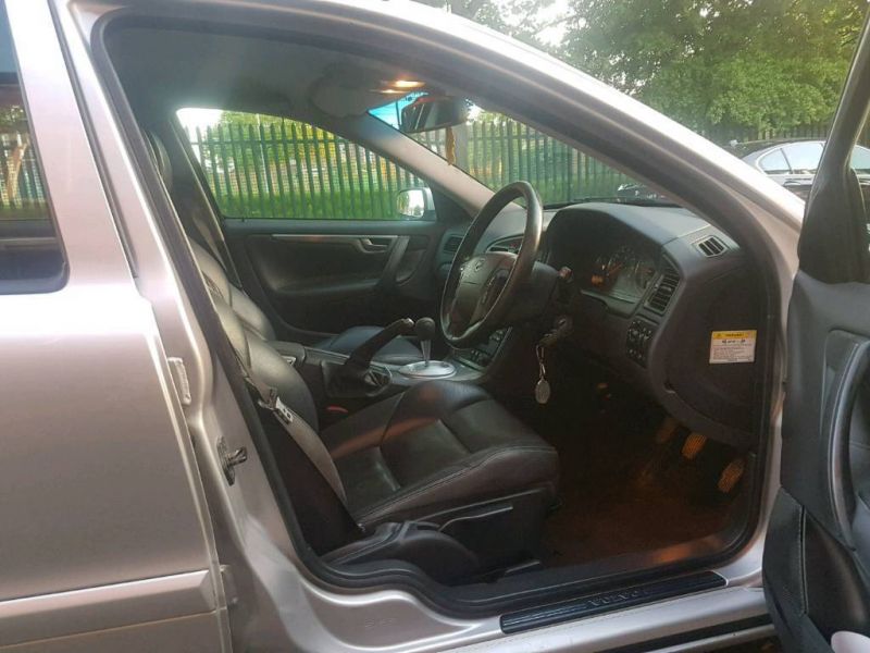 2005 Volvo V70 2.4 5dr image 6