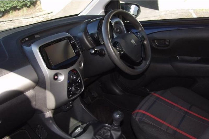 2015 Peugeot 108 1.0 image 10