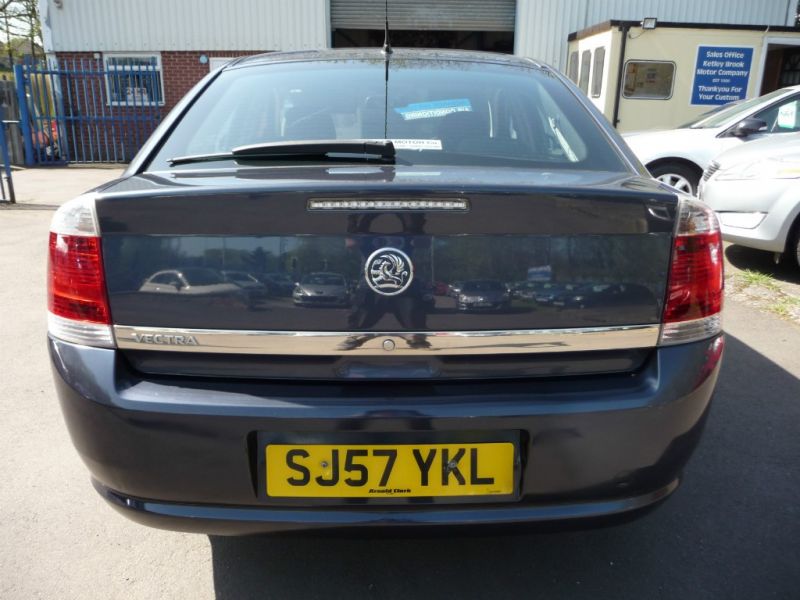 2007 Vauxhall Vectra 1.8i VVT 5dr image 5