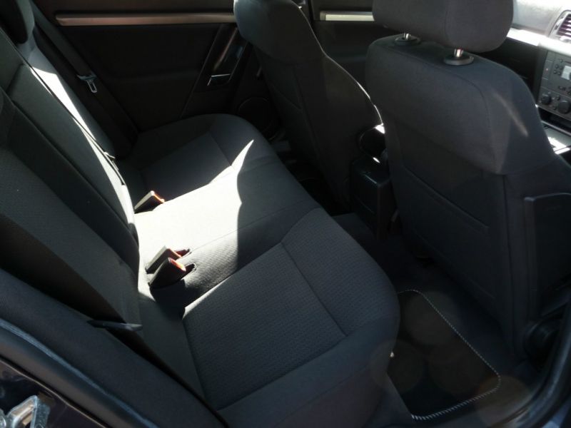 2007 Vauxhall Vectra 1.8i VVT 5dr image 8