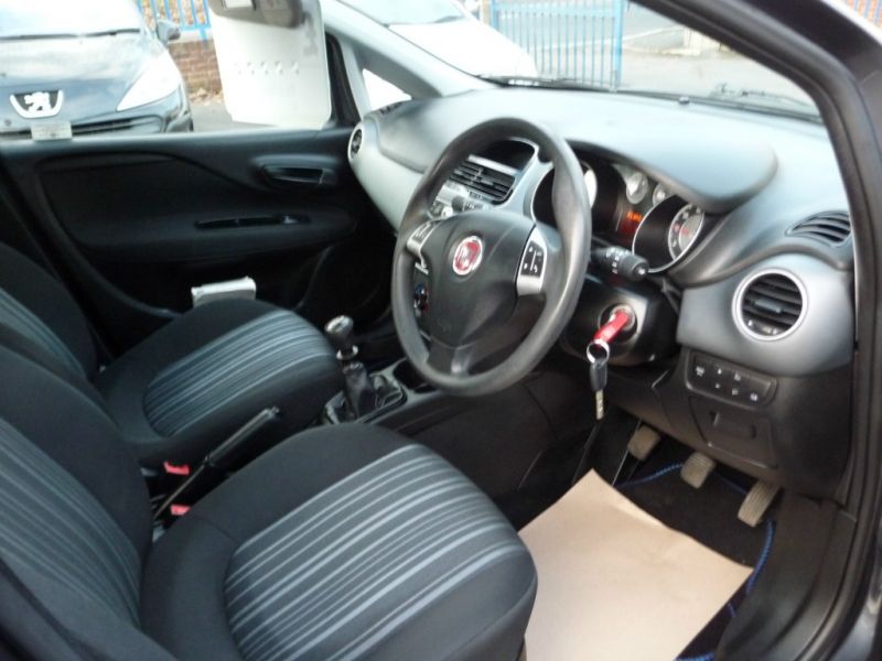 2010 Fiat Punto 1.4 8v 5dr image 7