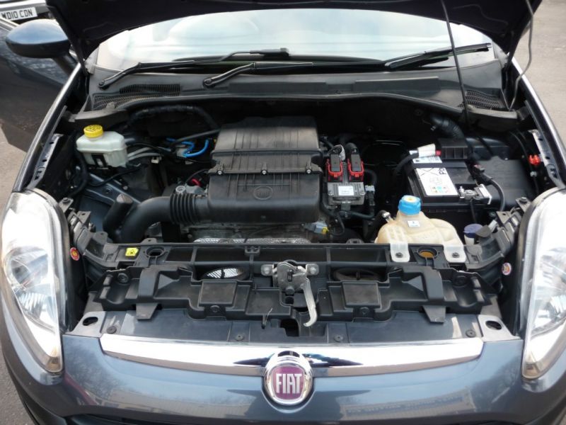 2010 Fiat Punto 1.4 8v 5dr image 9