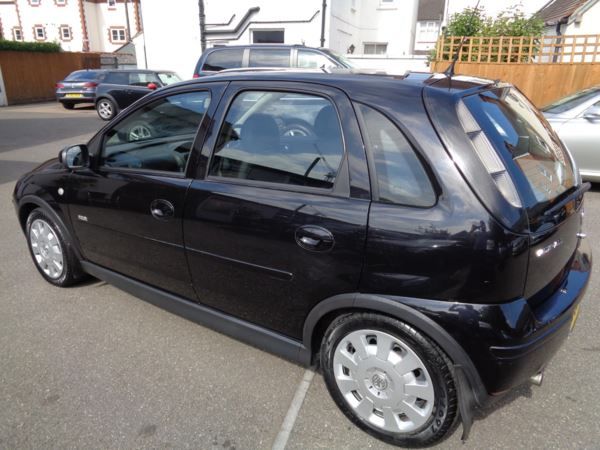 2005 Vauxhall Corsa 1.2i 16V 5dr image 4