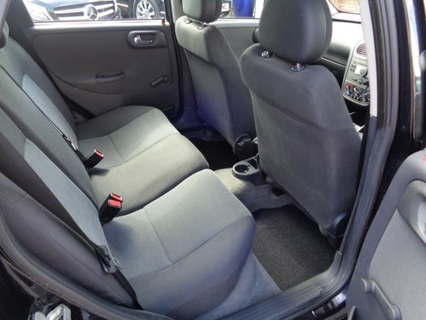 2005 Vauxhall Corsa 1.2i 16V 5dr image 7