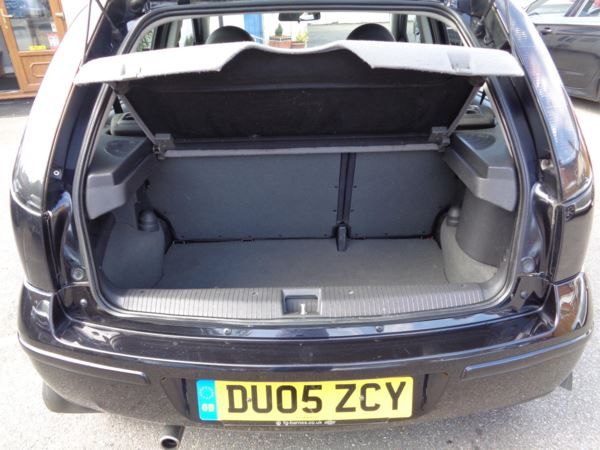2005 Vauxhall Corsa 1.2i 16V 5dr image 8