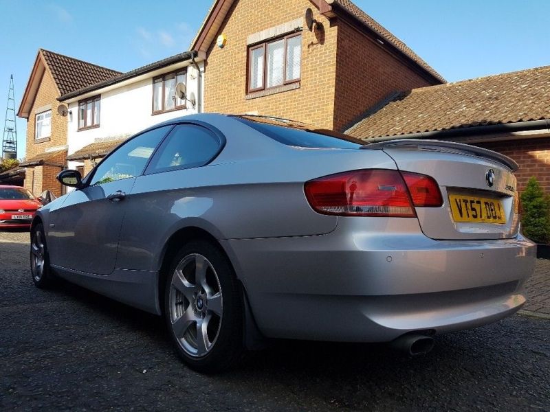 2007 BMW 3 Series 320i SE image 3