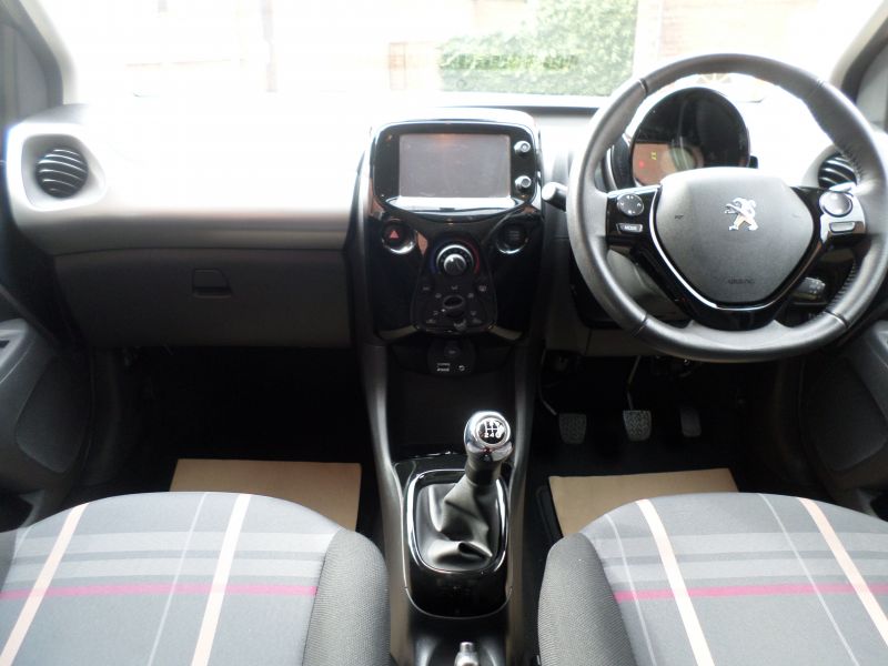 2015 Peugeot 108 1.2 Allure 5dr image 4