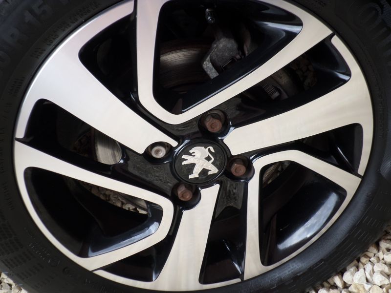 2015 Peugeot 108 1.2 Allure 5dr image 5