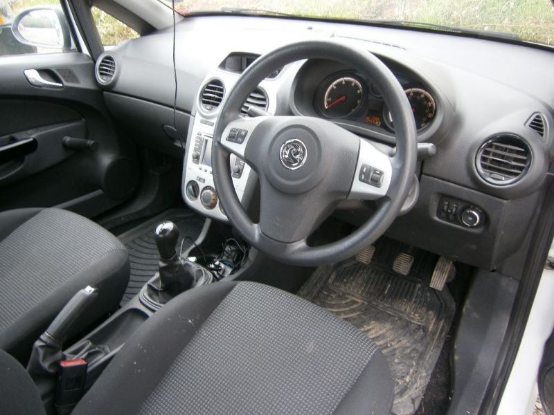 2011 Vauxhall Corsa CDTI Ecoflex Van image 3