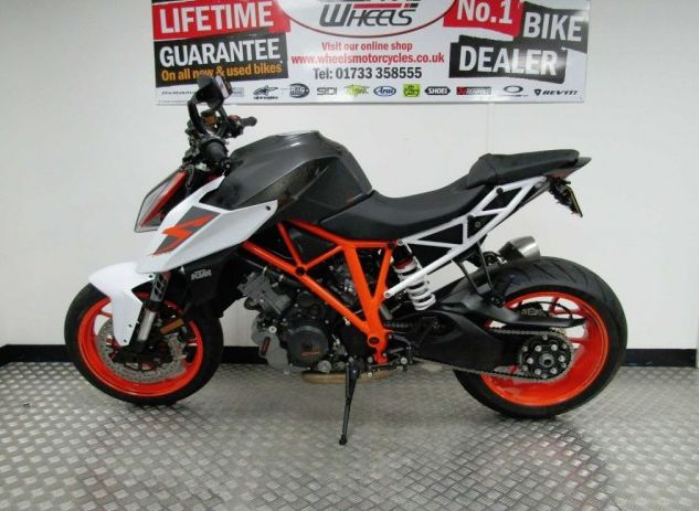 KTM 1290 SUPERDUKE R 17 image 2