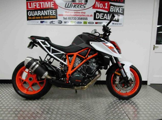 KTM 1290 SUPERDUKE R 17 image 3