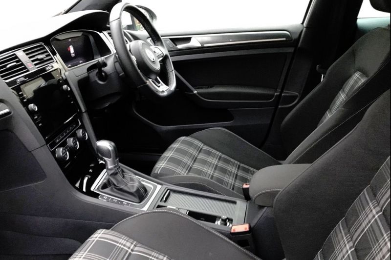 2018 Volkswagen Golf 2.0L GTD TDI DSG image 6