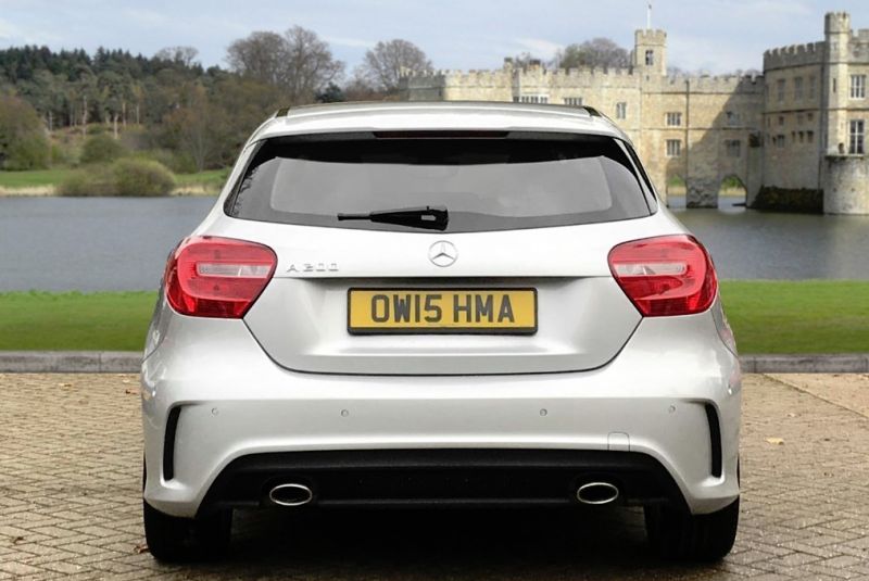 2015 Mercedes A200 1.6L BLUEEFFICIENCY AMG SPORT image 5