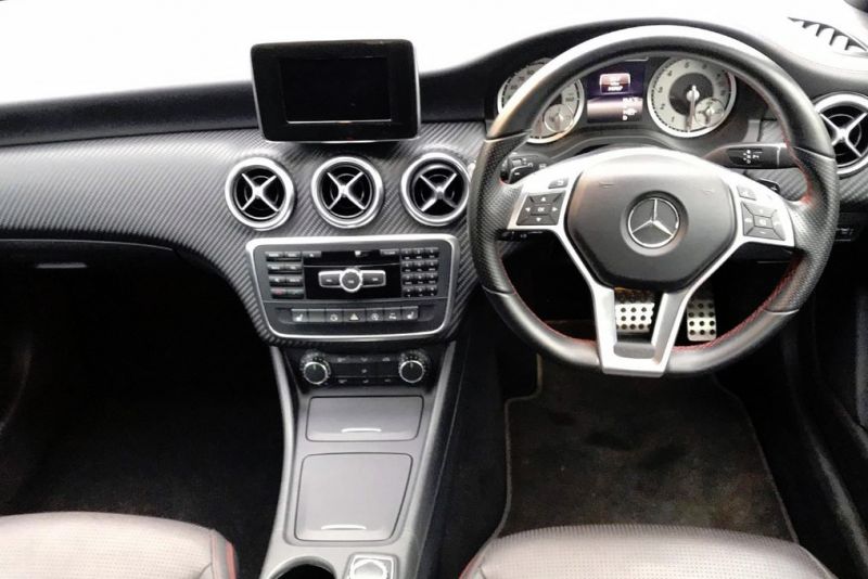 2015 Mercedes A200 1.6L BLUEEFFICIENCY AMG SPORT image 6