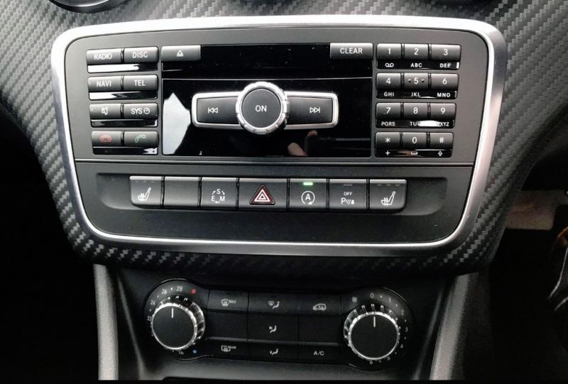 2015 Mercedes A200 1.6L BLUEEFFICIENCY AMG SPORT image 7