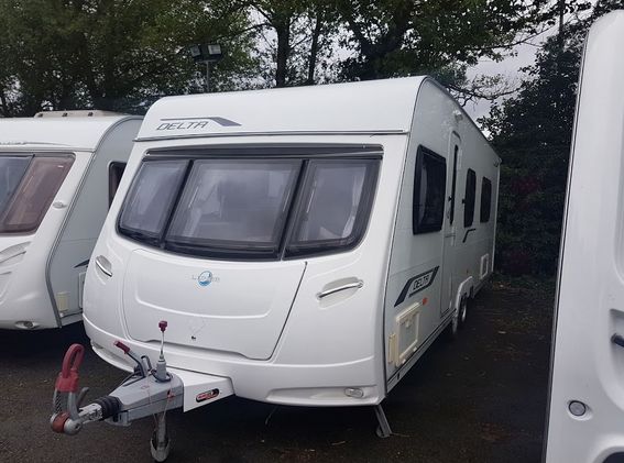 2010 Lunar Delta RS Touring Caravan image 1