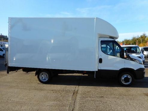 Iveco Daily 2.3 TD 35C13 LWB DriveAway Luton 2dr image 2