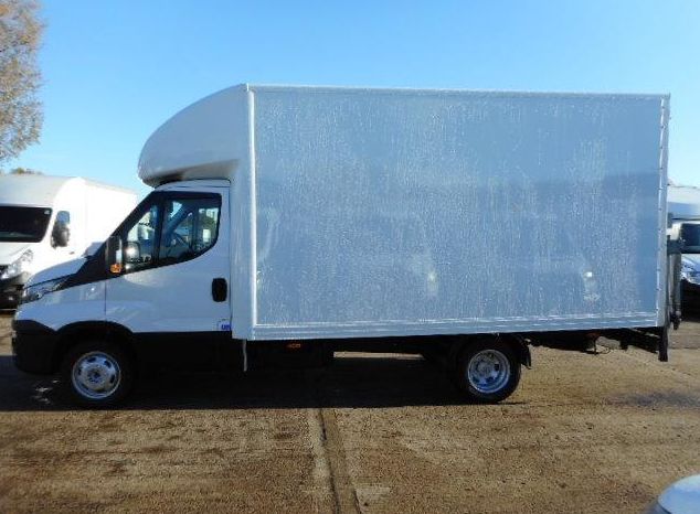 Iveco Daily 2.3 TD 35C13 LWB DriveAway Luton 2dr image 6