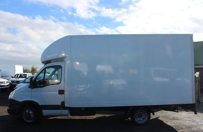 Iveco Daily 2.3 TD HD 35C13 LWB DriveAway Luton 2dr image 1
