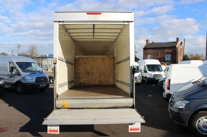Iveco Daily 2.3 TD HD 35C13 LWB DriveAway Luton 2dr image 3
