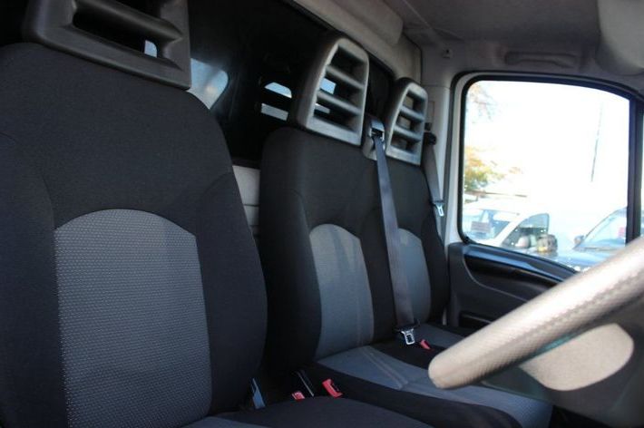 Iveco Daily 2.3 TD HD 35C13 LWB DriveAway Luton 2dr image 5