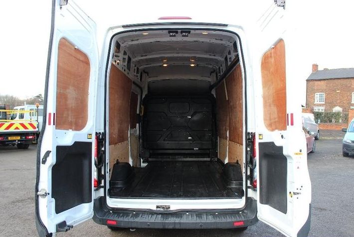 Ford Transit 2.2 TDCi 350 RWD 5dr image 3