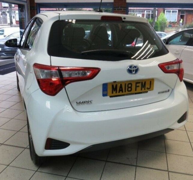 Toyota yaris Electric hybrid 2018 image 2