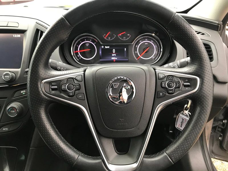 2016 Vauxhall Insignia 1.6 CDTi SRi Nav (s/s) 5dr image 6