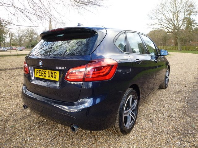 2015 BMW 220I Sport Active Tourer image 4