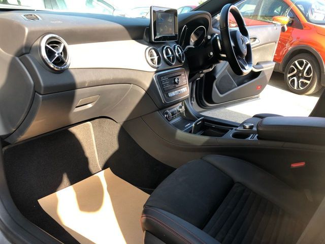 2016 Mercedes-Benz CLA 2.1 220 D image 10
