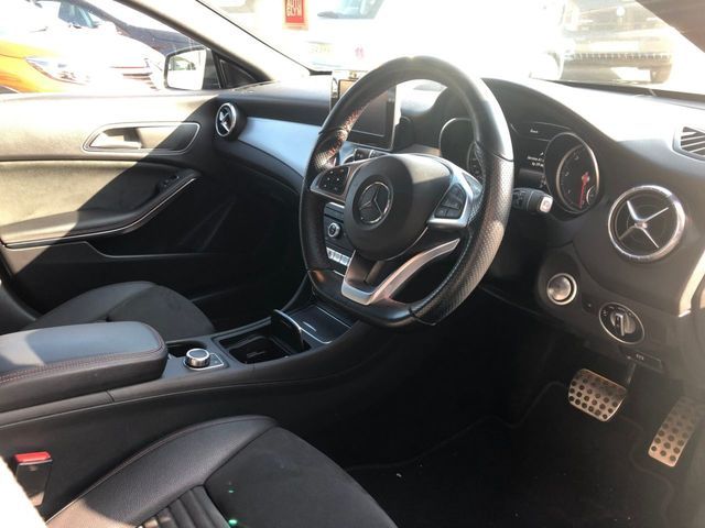 2016 Mercedes-Benz CLA 2.1 220 D image 11