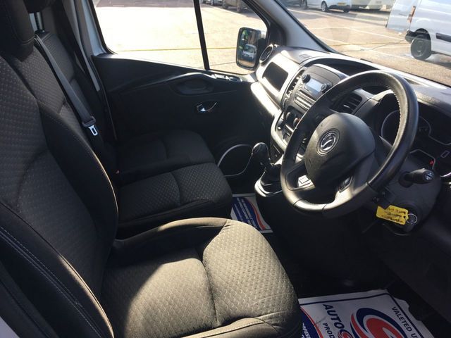 2016 Vauxhall Vivaro 1.6 Cdti image 9