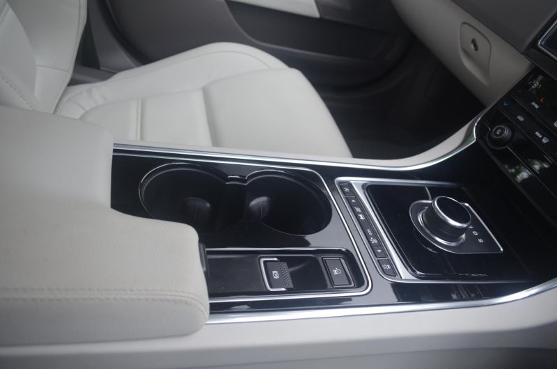 2016 Jaguar XE 2.0d image 5