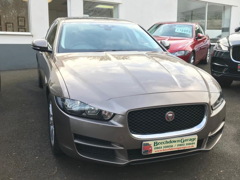 2016 Jaguar XE 2.0 image 1