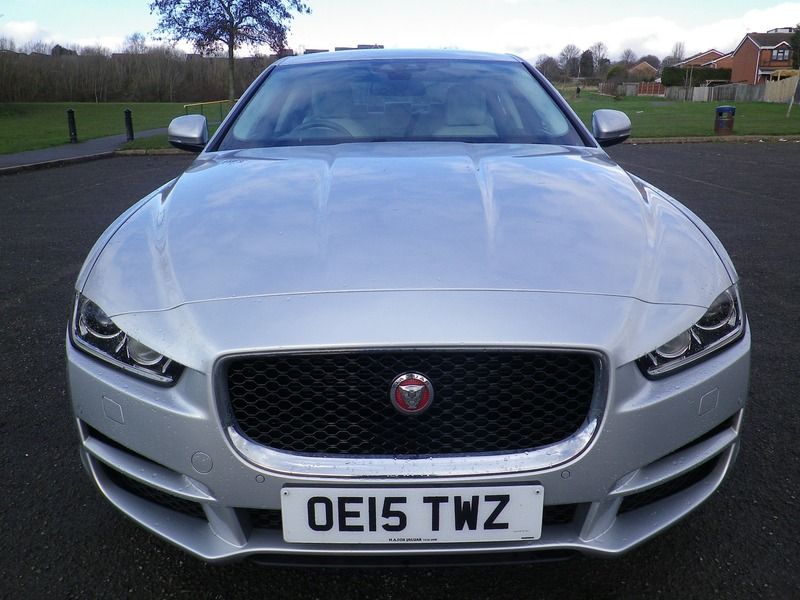 2015 Jaguar XE 2.0 4dr image 2